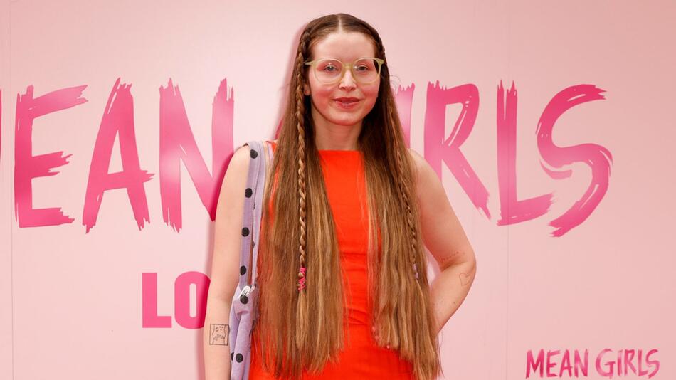 Jessie Cave möchte ihre Haare zu Geld machen.