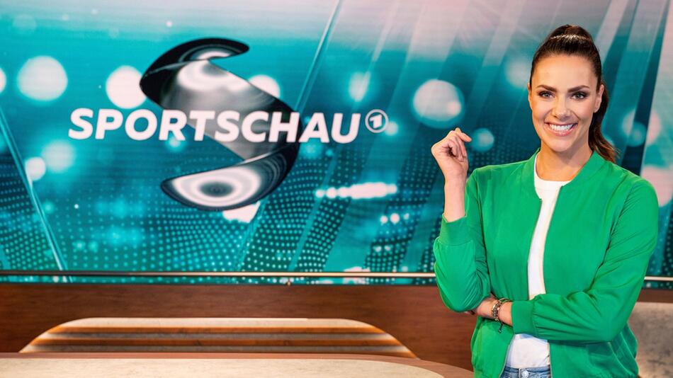 Unter anderem Esther Sedlaczek wird künftig auch an Freitagen im "Sportschau"-Einsatz sein.