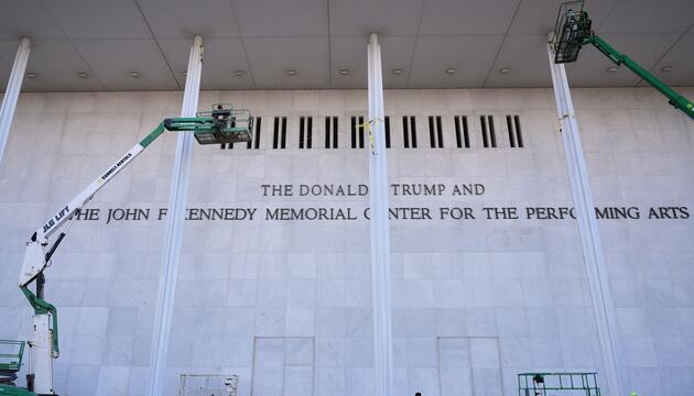 Aus Kennedy Center wird Trump Kennedy Center