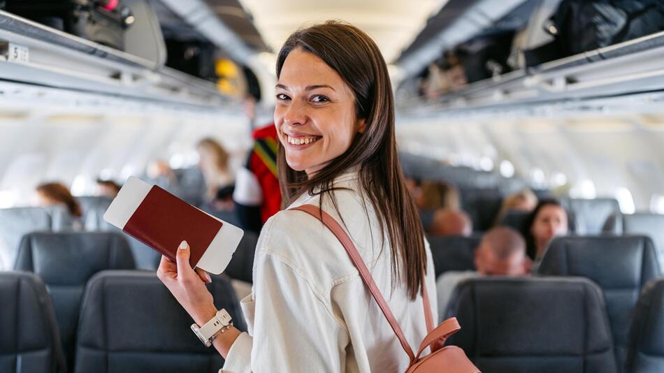 Frau im Flugzeug