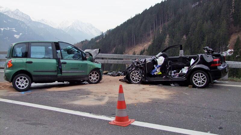 A13: Toter und Verletzte bei schwerem Verkehrsunfall bei Bellinzona