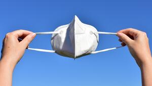 Wer zum Schutz eine FFP2-Maske tragen möchte, sollte darauf achten, dass diese richtig sitzt.