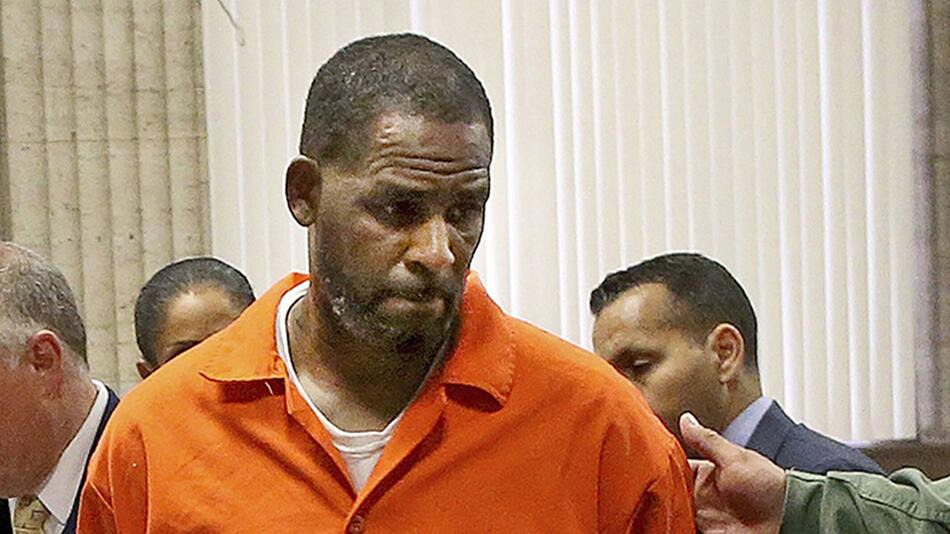 R. Kelly muss rund 31 Jahre im Gefängnis verbringen. Nun beantragte sein Anwalt die Verbüssung ...
