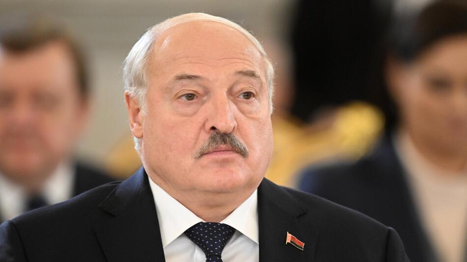 Lukaschenko: Russland hat mit Verlegung von Atomwaffen nach Belarus begonnen