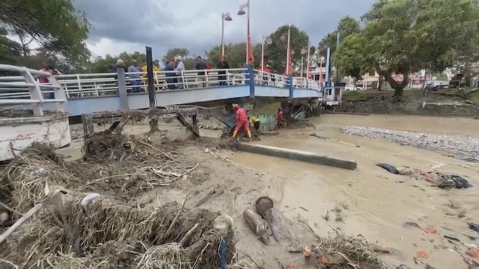 Starke Regenfälle in Ecuador: Überschwemmungen und Zerstörung