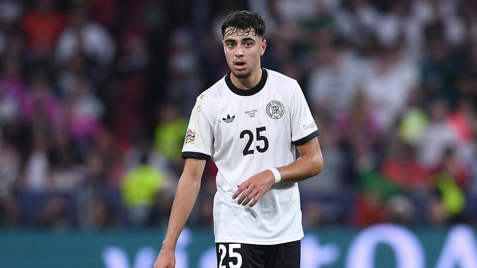 Aleksandar Pavlovic im Trikot der deutschen Nationalmannschaft.