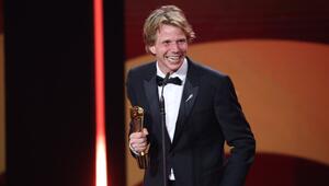 "September 5"-Regisseur Tim Fehlbaum auf der Bühne des Deutschen Filmpreis.