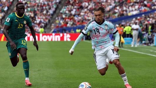 Krepin Diatta und Diego Da Silva Moreira kämpfen um den Ball.