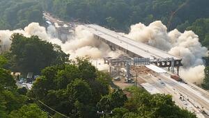 Spektakuläre Sprengung: Alte Autobahnbrücke in Pittsburgh wird in Schutt und Asche gelegt