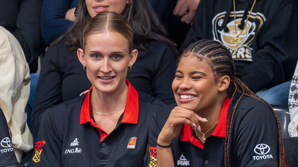 Leonie Fiebich und Nyara Sabally