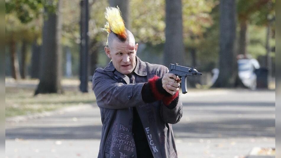 "The Crown"-Star Matt Smith als Action-Punk in "Caught Stealing".