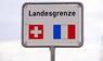 Schild Landesgrenze mit Flaggen Schweiz, Frankreich, Europa