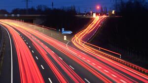 Verkehr rollt über die A2