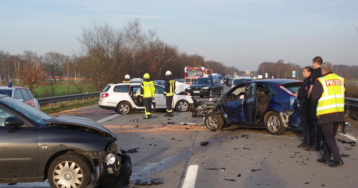 Geisterfahrer stirbt bei Unfall - Drei Menschen in Lebensgefahr | GMX.CH