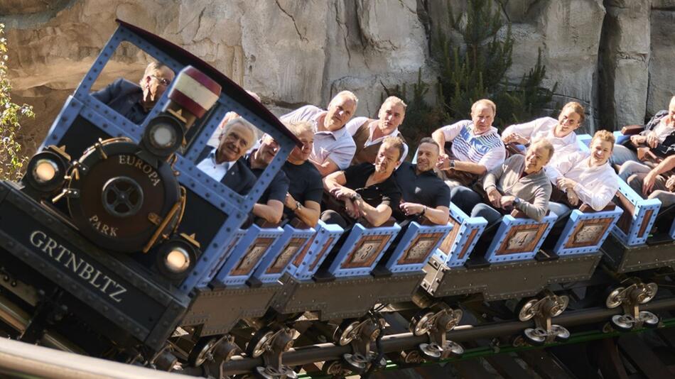 Achterbahnfahrt für Berti Vogts und Co. im Europapark.