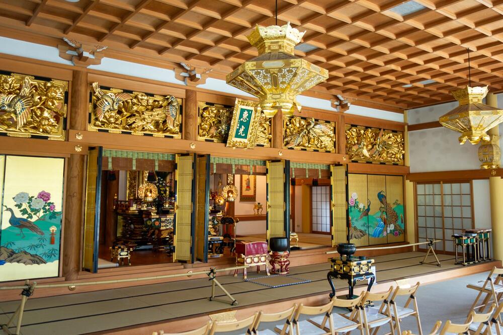 Tempelhalle im Ekō-Haus der Japanischen Kultur