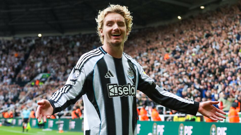 Nick Woltemade jubelt bei Newcastle United