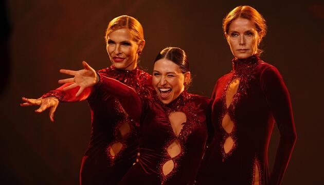 Sonya Kraus (v.l.), Bianca Heinicke und Esther Schweins bildeten in der Auftaktshow ein Team. Am ...