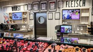 Fleischtheke im Supermarkt