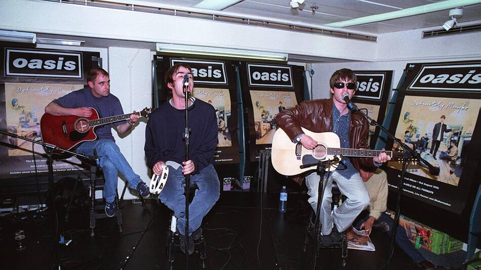 Paul "Bonehead" Arthurs, Liam Gallagher, Noel Gallagher