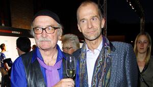 Hans W. Geissendörfer (li.) und Georg Uecker bekommen den NRW-Verdienstorden.