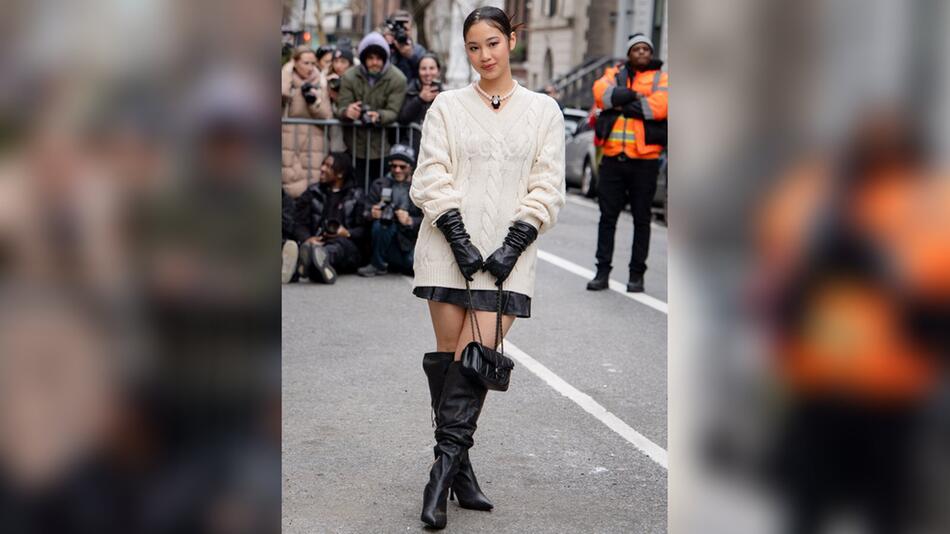Sogenannte Slouchy Boots werden in diesem Herbst etwa mit hellen Strickpullis und Röcken kombiniert.