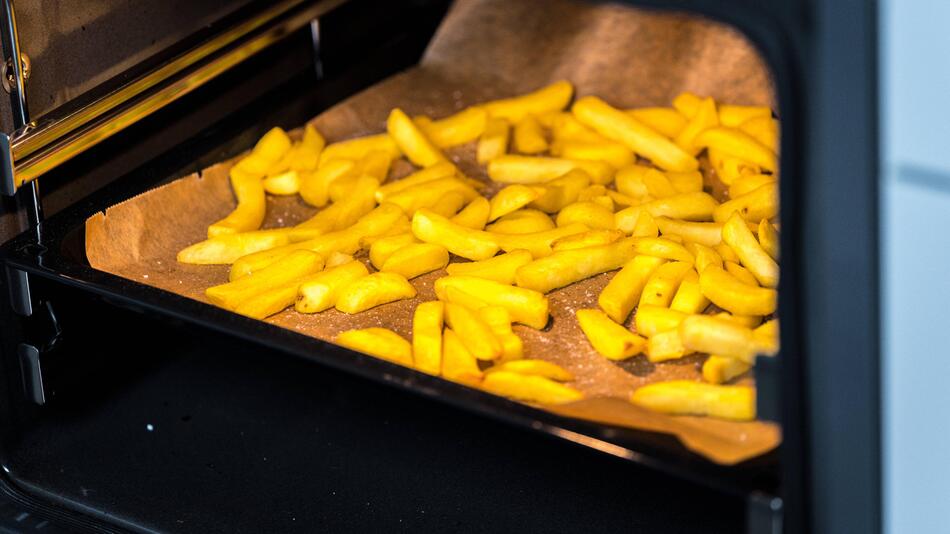 Ofen, Backpapier, Pommes