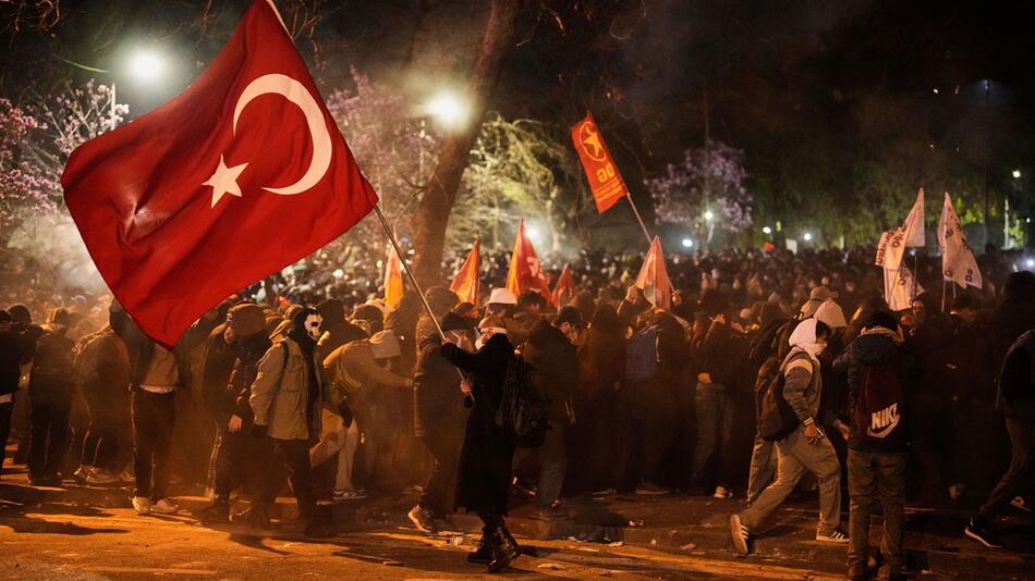 Proteste nach der Festnahme des Istanbuler Bürgermeisters