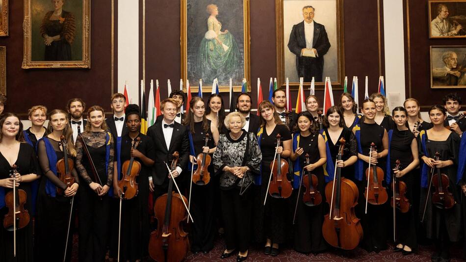 Prinzessin Beatrix mit dem musikalischen Nachwuchs in Amsterdam.