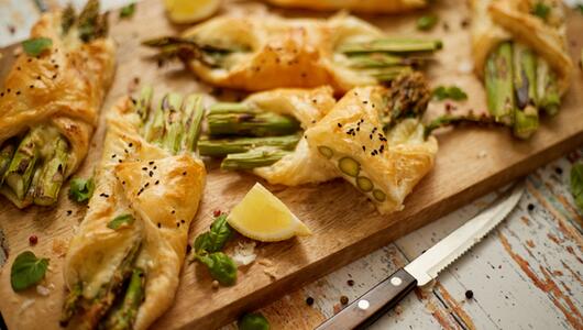 Spargel im Blätterteig