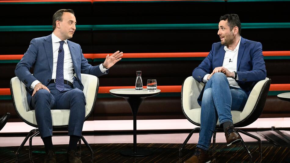 Paul Ziemiak (l.) im Gespräch mit Ryyan Alshebl bei der Talkshow "Markus Lanz".