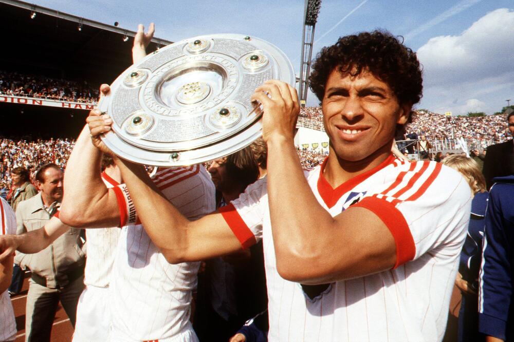 Rassismus-Erfahrungen: Ex-Nationalspieler Jimmy Hartwig weint im TV ...