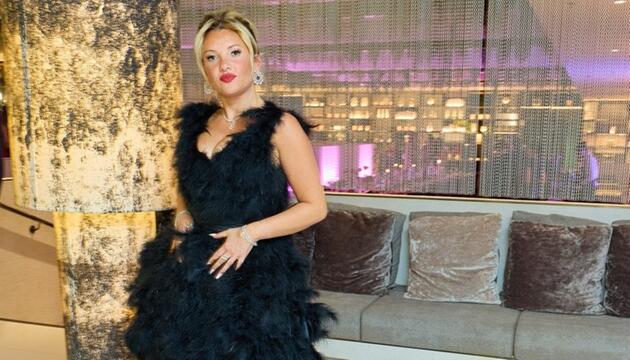 Evelyn Burdecki mit ihrem Opernball-Kleid in Wien.
