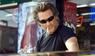 Kurt Russell mit Zigarette im Mund und Sonnenbrille.