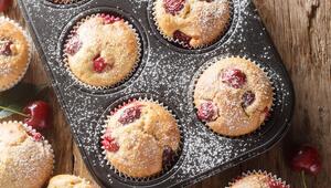 Diese Kirsch-Muffins eignen sich perfekt zum Mitbringen fürs nächste Treffen mit Freunden.