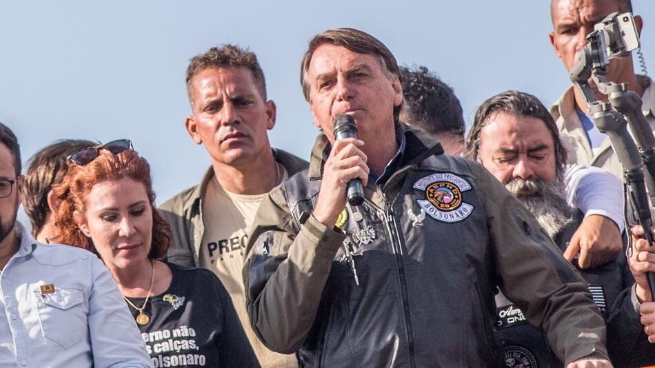 Bolsonaro ohne Maske auf dem Motorrad in Sao Paulo