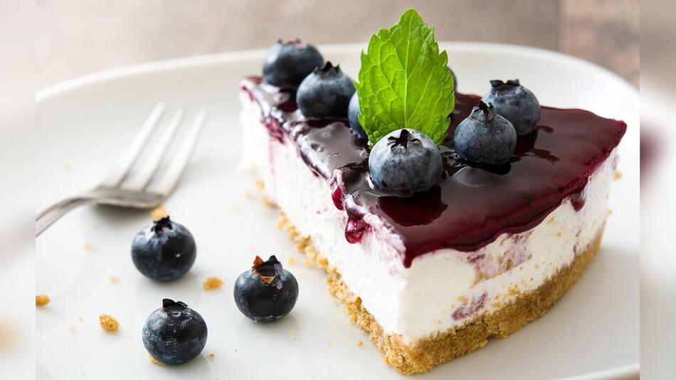 Kein Ofen, kein Problem: Dieser Käsekuchen kommt ganz ohne Backen aus.