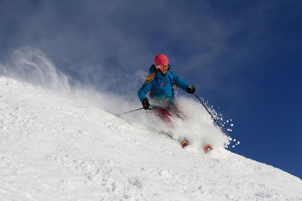 Freeriderin im Skigebiet Niseko United auf Hokkaido