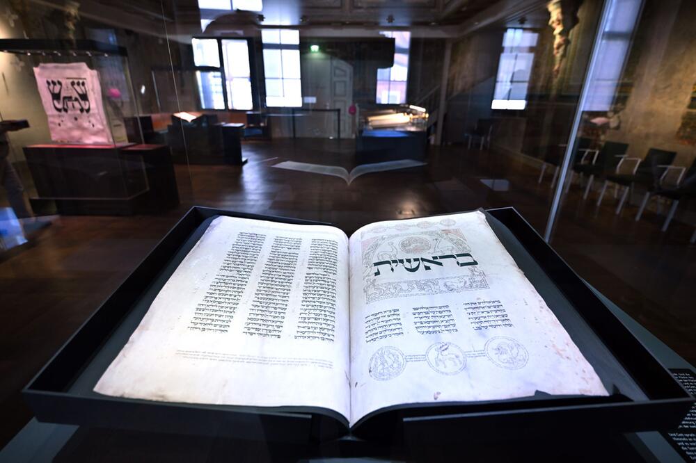 Faksimile der Erfurter Hebräischen Bibel aus dem 14. Jahrhundert