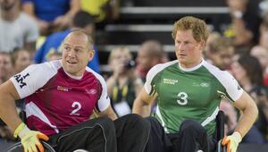 Prinz Harry (r.) und Mike Tindall: Ein gemeinsames Bild aus alten (und offenbar noch ...