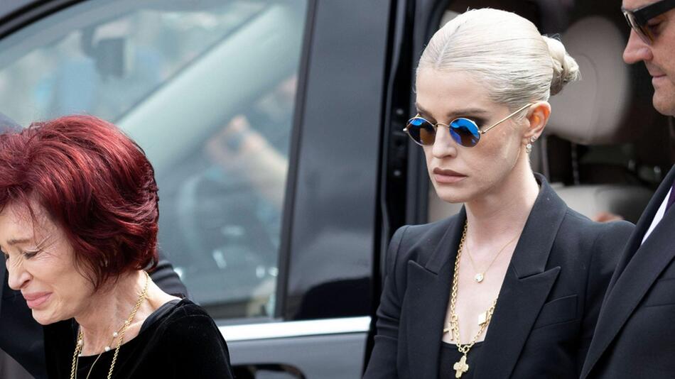 Kelly Osbourne trauert um ihren Vater Ozzy Osbourne.