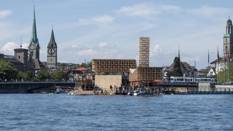 Blick auf Zürich vom See