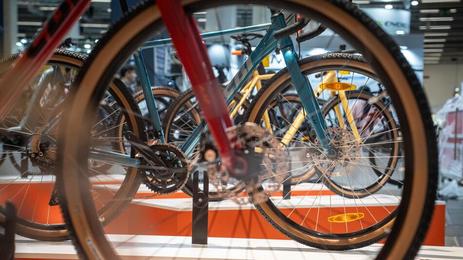 So viele bunte Räder: Fahrrad-Fachmesse Eurobike