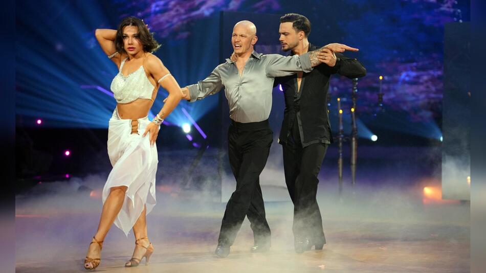 Überzeugte im Einzel- und im Trio-Tanz: Ex-Turner Fabian Hambüchen steht im "Let's Dance" ...