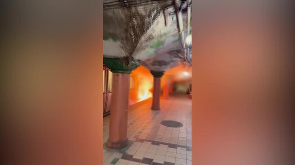 New Jersey: Fahrgäste fliehen vor Brand in Nahverkehrszug 