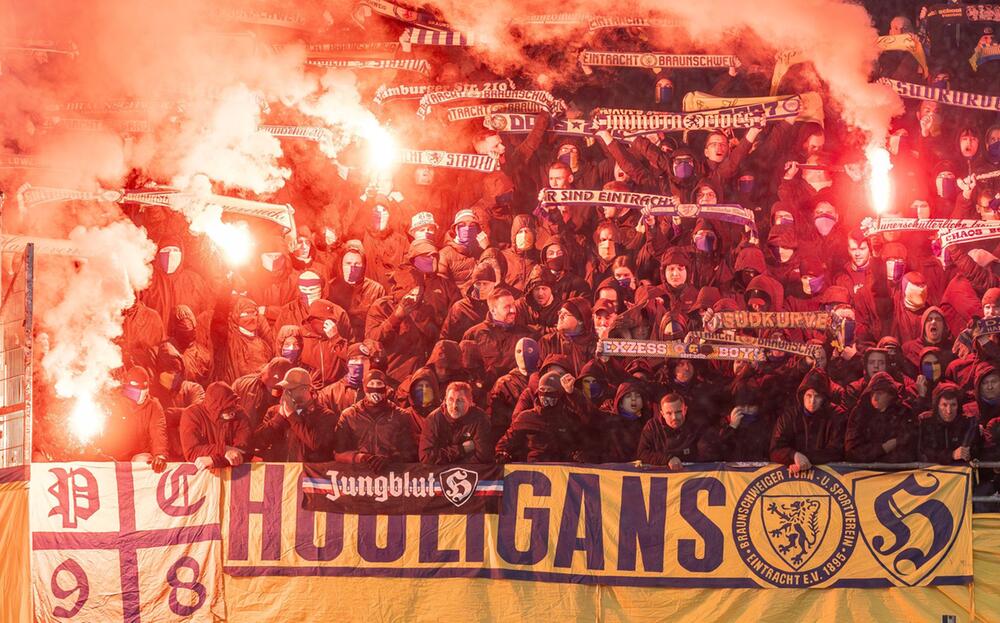 Fans im Fussballstadion