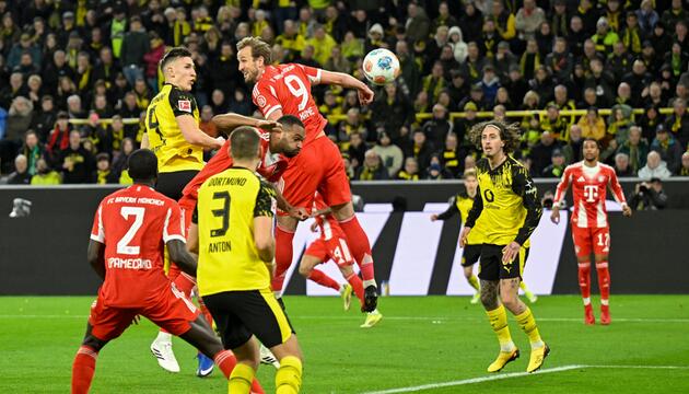 BVB-Profi Nico Schlotterbeck trifft zum 1:0 gegen den FC Bayern.