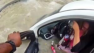 Strasse eingebrochen: Polizist rettet Autofahrerin aus Senkloch – Bodycam filmt mit