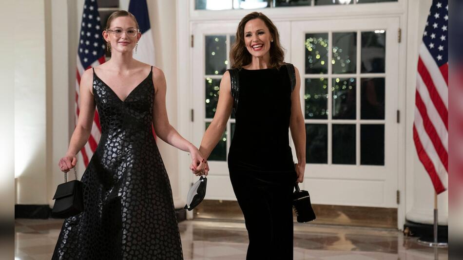 Violet Affleck und Mutter Jennifer Garner bei einem Staatsdinner im Weissen Haus in Washington im ...