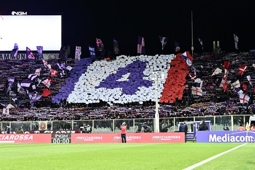 Die Choreo der Florenz-Fans für Bove